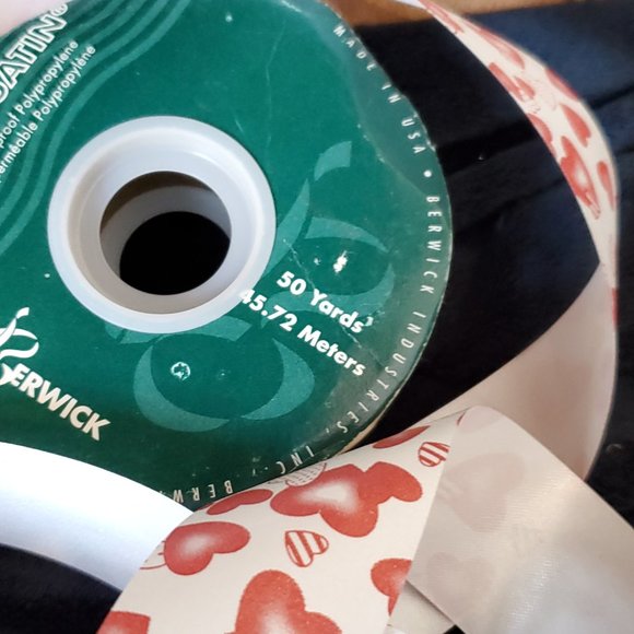 Flora-Satin Valentine Hearts Polypropylene Ribbon 31 Yards x 1 7/16" - Picture 3 of 5